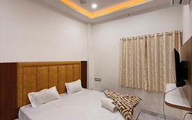Hotel Tathaastu Palace